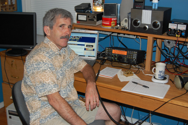 WA5BDU in the ham shack WA5BDU in the ham shack